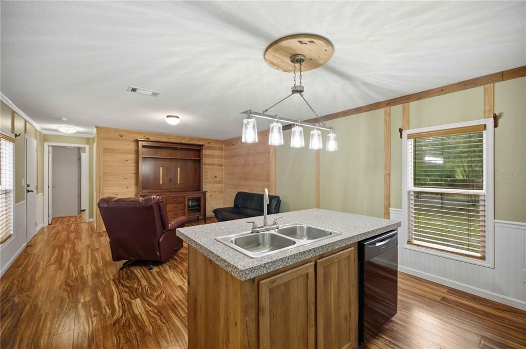Activo con contrato: $184,900 (2 camas, 2 baños, 896 Pies cuadrados)