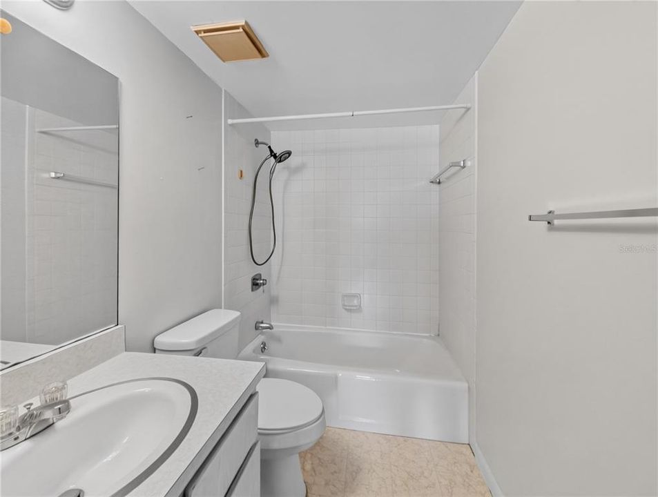 For Rent: $1,300 (2 beds, 2 baths, 1072 Square Feet)