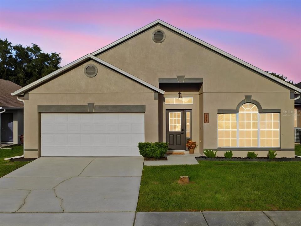 For Sale: $425,000 (4 beds, 2 baths, 1952 Square Feet)