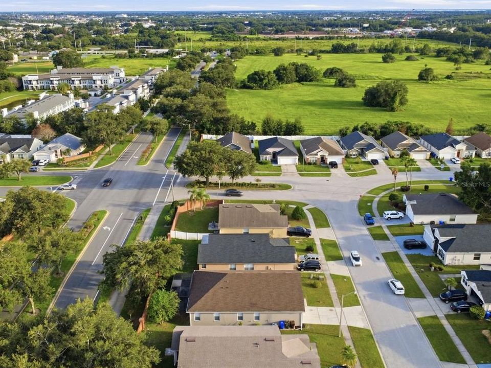 For Sale: $425,000 (4 beds, 2 baths, 1952 Square Feet)