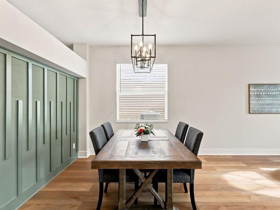 For Sale: $425,000 (4 beds, 2 baths, 1952 Square Feet)