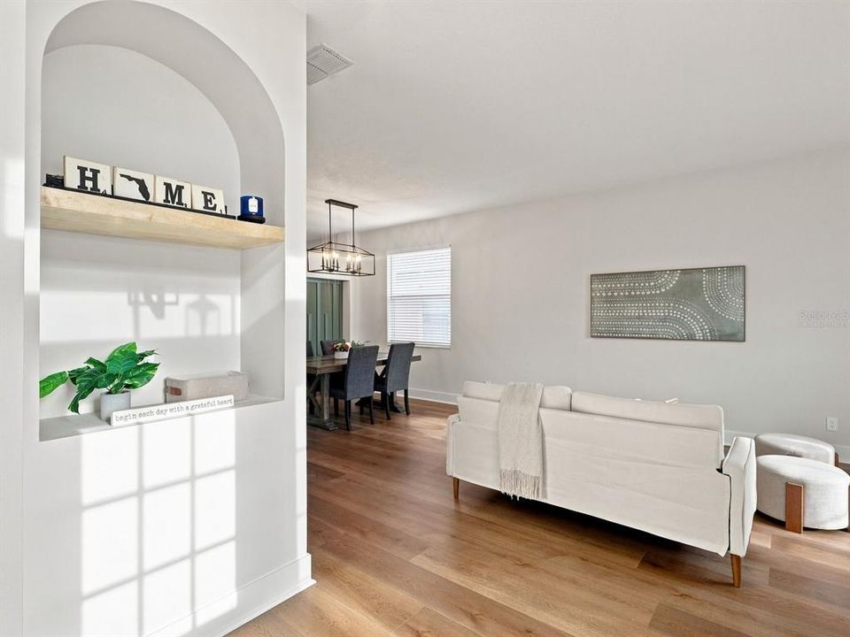 For Sale: $425,000 (4 beds, 2 baths, 1952 Square Feet)