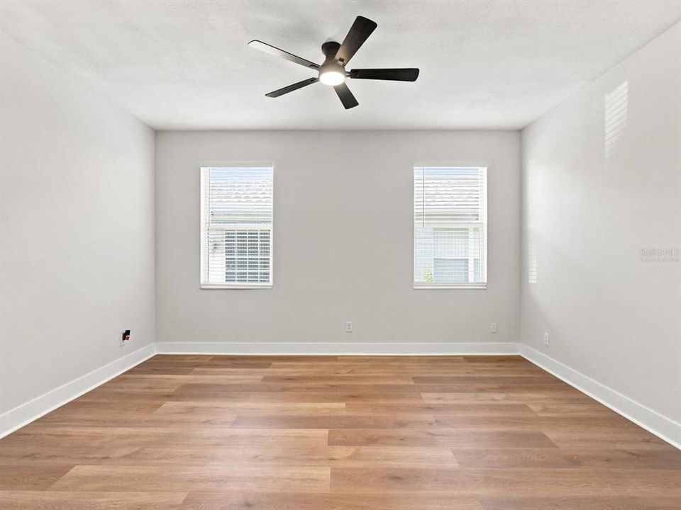 For Sale: $425,000 (4 beds, 2 baths, 1952 Square Feet)