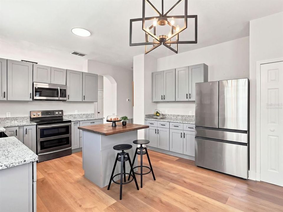 For Sale: $425,000 (4 beds, 2 baths, 1952 Square Feet)