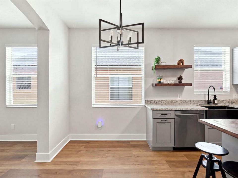 For Sale: $425,000 (4 beds, 2 baths, 1952 Square Feet)