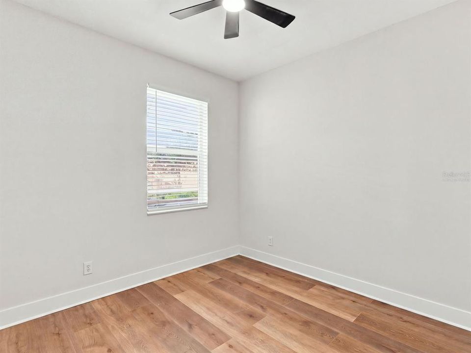 For Sale: $425,000 (4 beds, 2 baths, 1952 Square Feet)