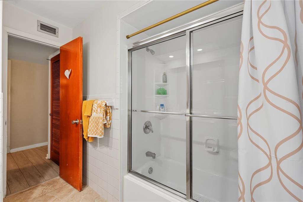 На продажу: $449,900 (4 спален, 2 ванн, 2245 Квадратных фут)