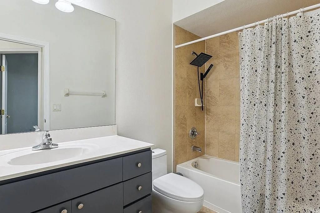 For Sale: $399,000 (4 beds, 3 baths, 2300 Square Feet)