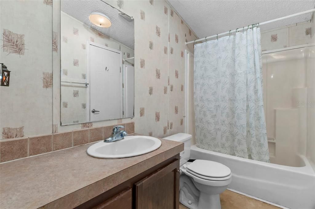 En Venta: $295,000 (4 camas, 2 baños, 2310 Pies cuadrados)