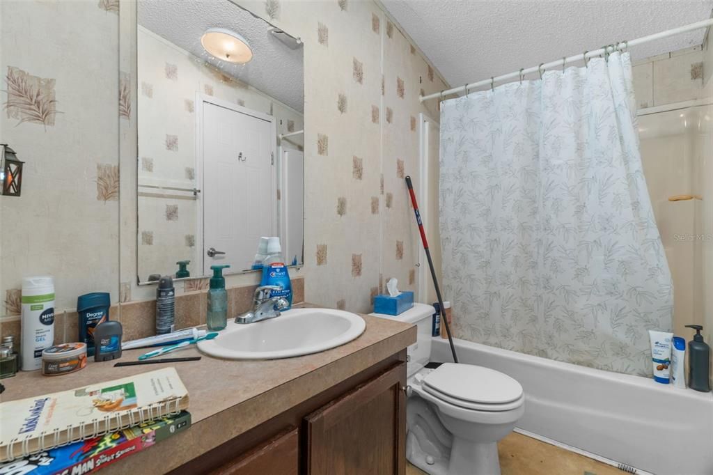 En Venta: $295,000 (4 camas, 2 baños, 2310 Pies cuadrados)
