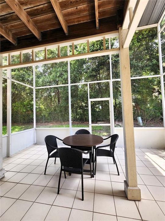 En Venta: $279,900 (4 camas, 3 baños, 1645 Pies cuadrados)