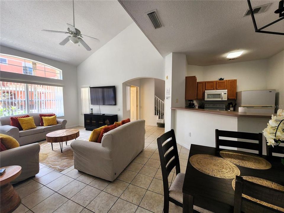 En Venta: $279,900 (4 camas, 3 baños, 1645 Pies cuadrados)