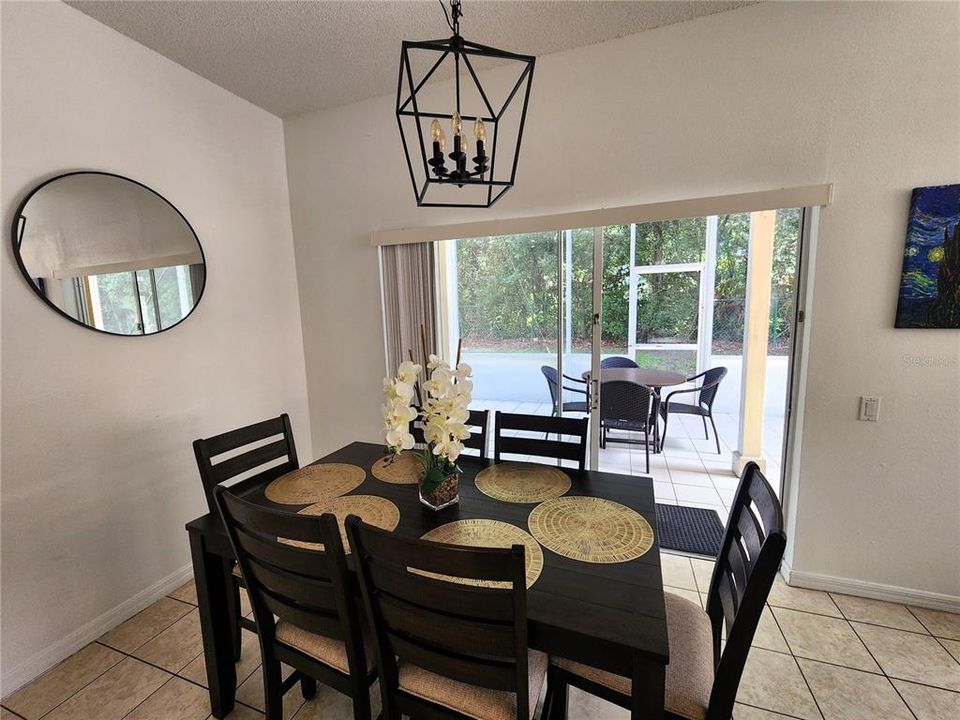 En Venta: $279,900 (4 camas, 3 baños, 1645 Pies cuadrados)