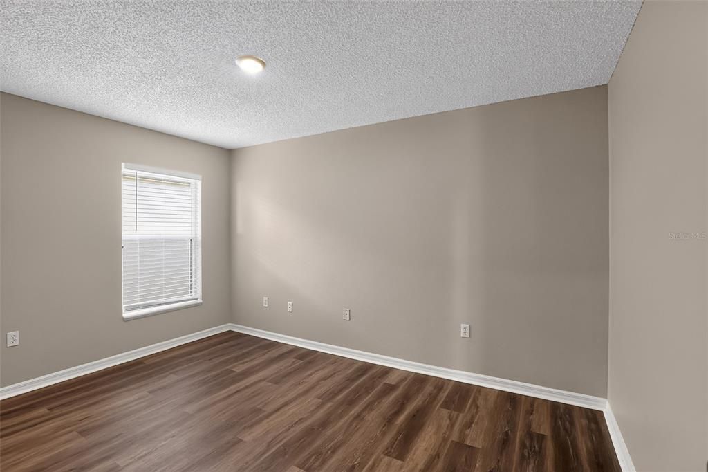 For Sale: $374,900 (3 beds, 2 baths, 1874 Square Feet)