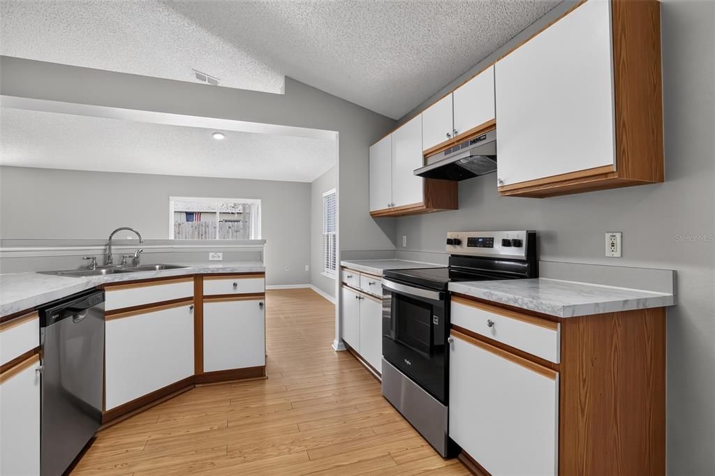 For Sale: $374,900 (3 beds, 2 baths, 1874 Square Feet)