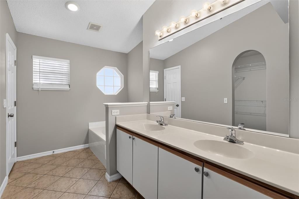 For Sale: $374,900 (3 beds, 2 baths, 1874 Square Feet)