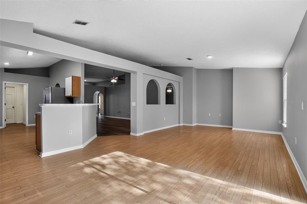 For Sale: $374,900 (3 beds, 2 baths, 1874 Square Feet)