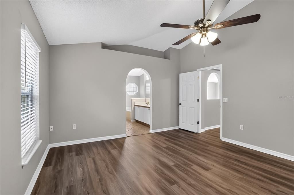 For Sale: $374,900 (3 beds, 2 baths, 1874 Square Feet)