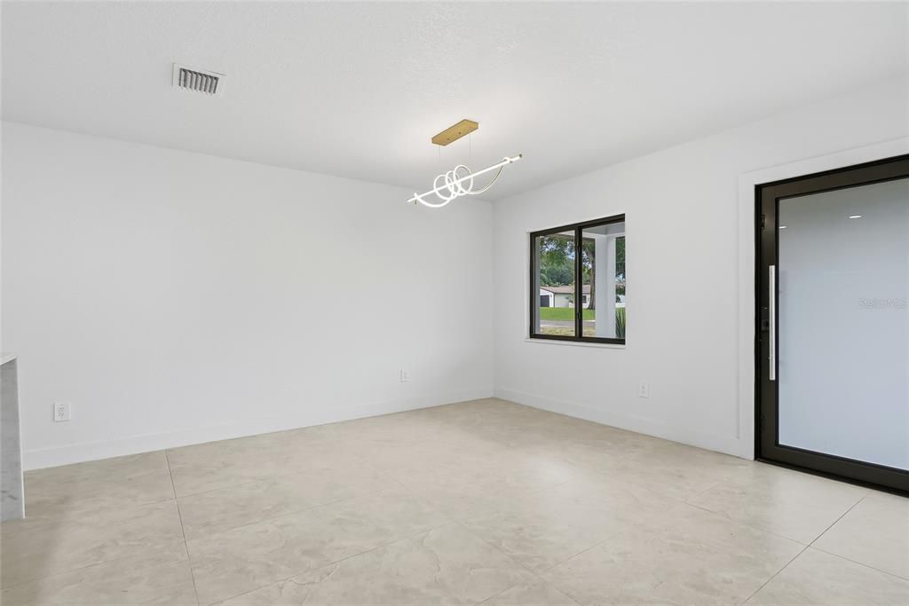 Activo con contrato: $750,000 (4 camas, 2 baños, 1893 Pies cuadrados)