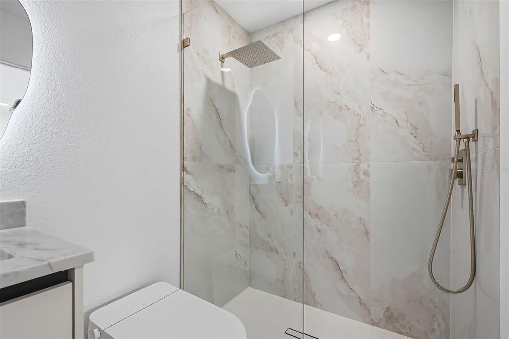 Activo con contrato: $750,000 (4 camas, 2 baños, 1893 Pies cuadrados)