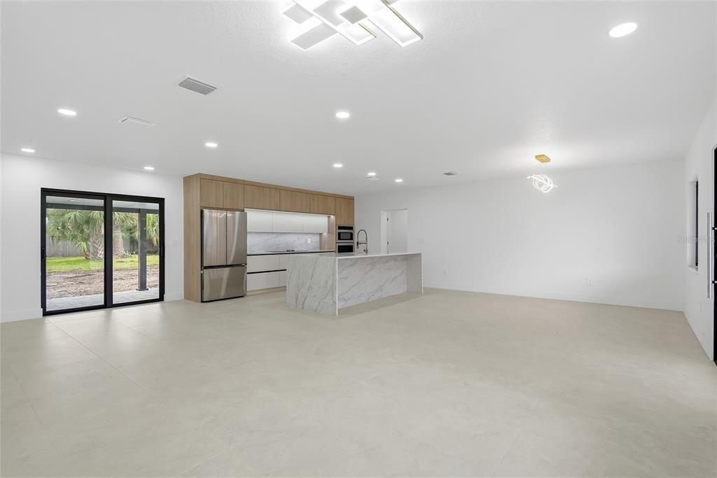 Activo con contrato: $750,000 (4 camas, 2 baños, 1893 Pies cuadrados)