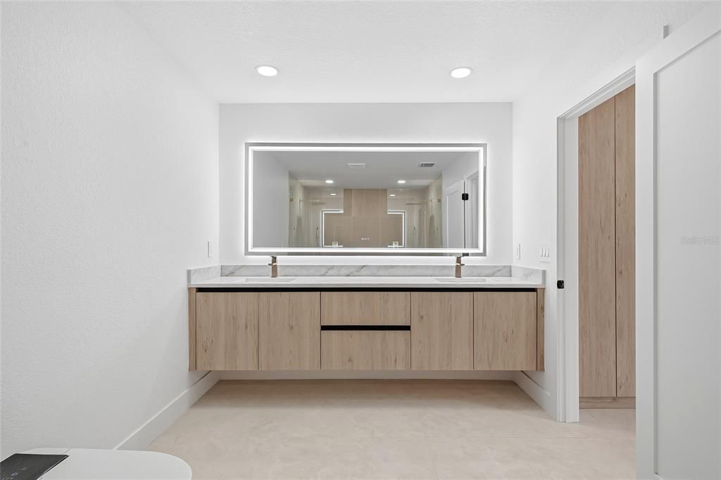 Activo con contrato: $750,000 (4 camas, 2 baños, 1893 Pies cuadrados)