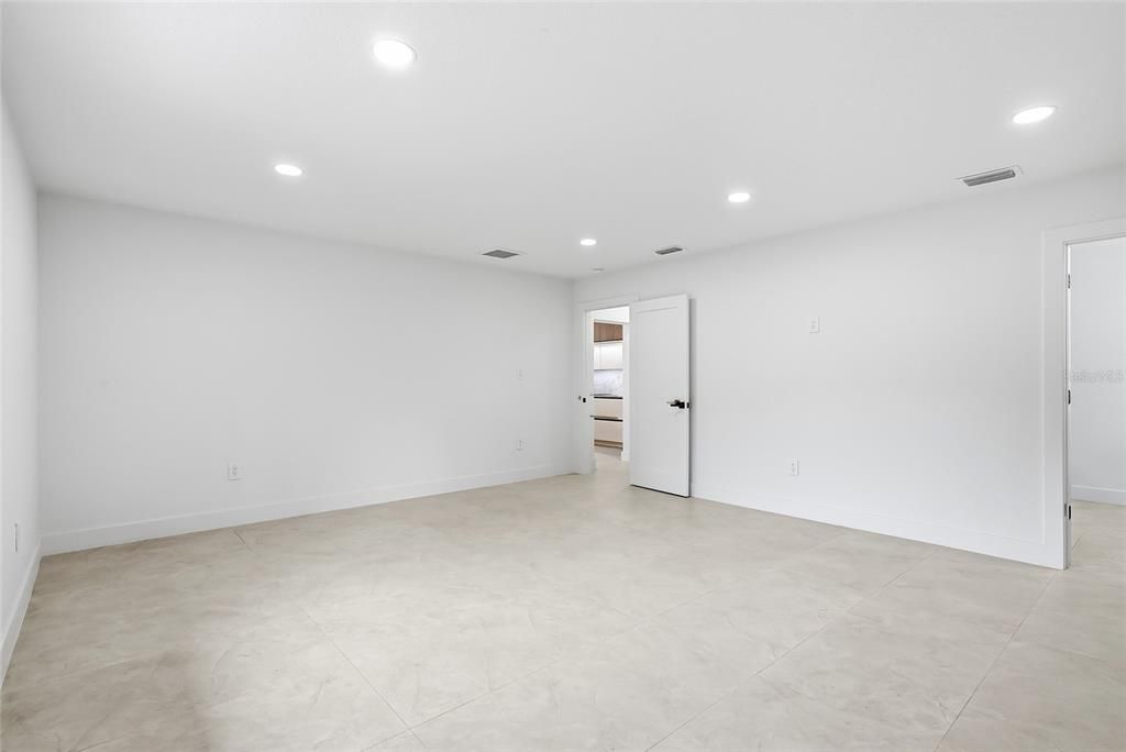 Activo con contrato: $750,000 (4 camas, 2 baños, 1893 Pies cuadrados)