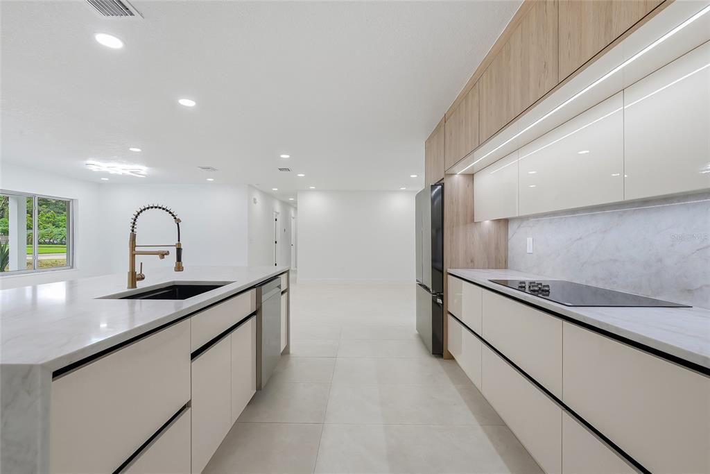 Activo con contrato: $750,000 (4 camas, 2 baños, 1893 Pies cuadrados)