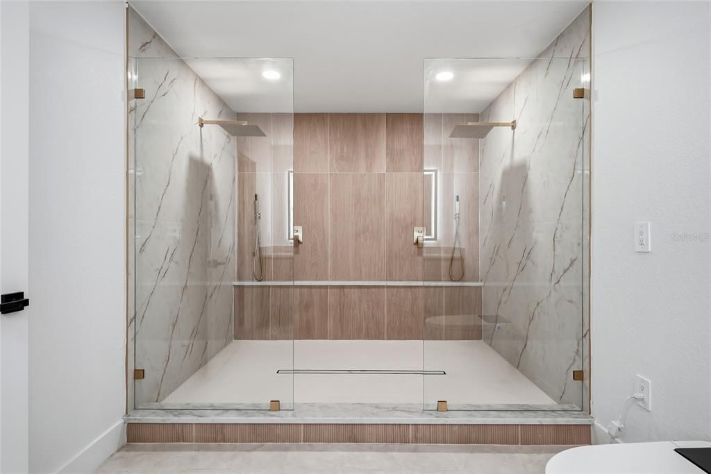 Activo con contrato: $750,000 (4 camas, 2 baños, 1893 Pies cuadrados)