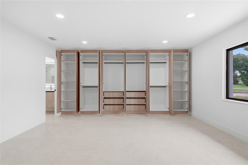 Activo con contrato: $750,000 (4 camas, 2 baños, 1893 Pies cuadrados)