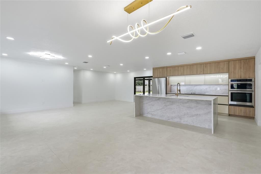 Activo con contrato: $750,000 (4 camas, 2 baños, 1893 Pies cuadrados)
