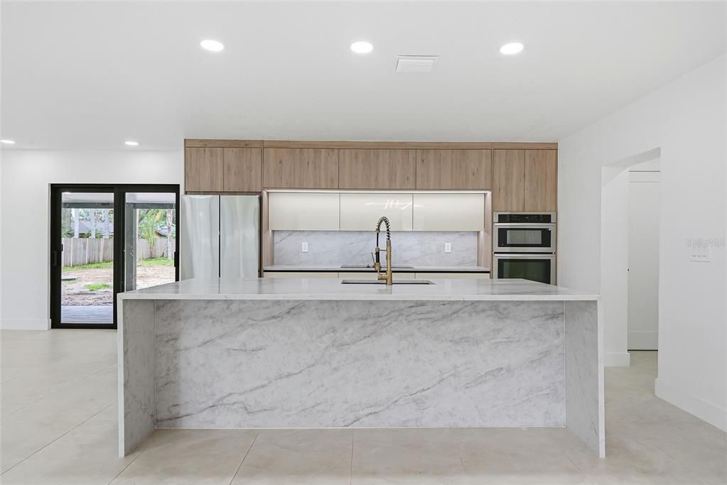 Activo con contrato: $750,000 (4 camas, 2 baños, 1893 Pies cuadrados)