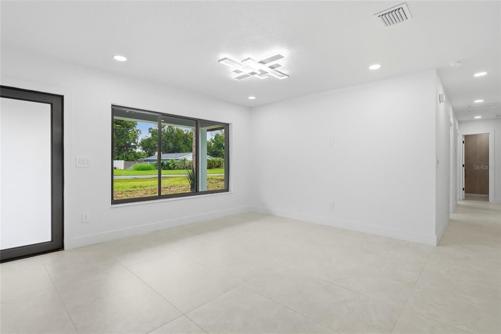 Activo con contrato: $750,000 (4 camas, 2 baños, 1893 Pies cuadrados)