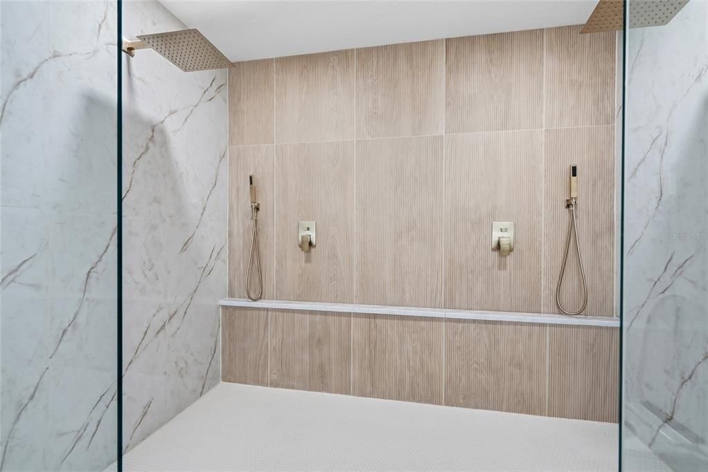 Activo con contrato: $750,000 (4 camas, 2 baños, 1893 Pies cuadrados)