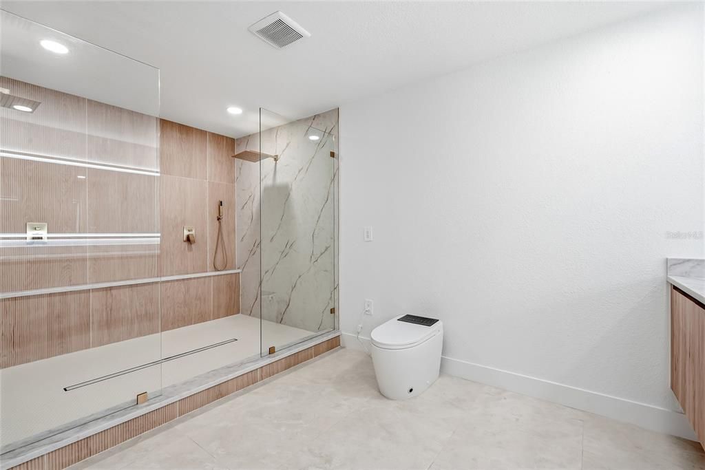 Activo con contrato: $750,000 (4 camas, 2 baños, 1893 Pies cuadrados)