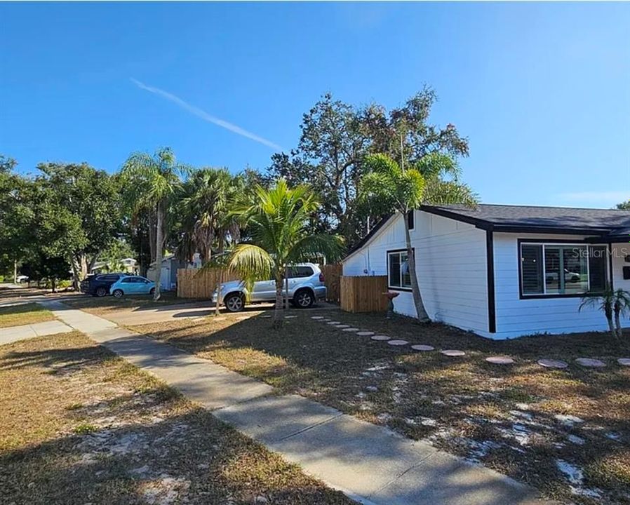 For Rent: $2,499 (3 beds, 1 baths, 1130 Square Feet)