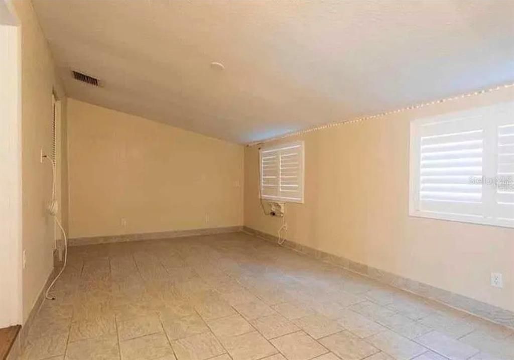 For Rent: $2,499 (3 beds, 1 baths, 1130 Square Feet)