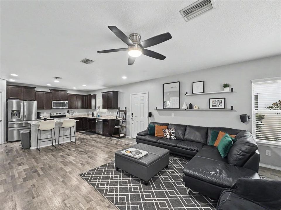 For Rent: $2,050 (2 beds, 2 baths, 1320 Square Feet)