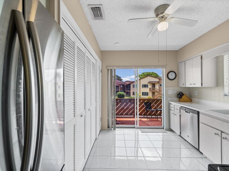For Sale: $150,000 (2 beds, 2 baths, 1144 Square Feet)