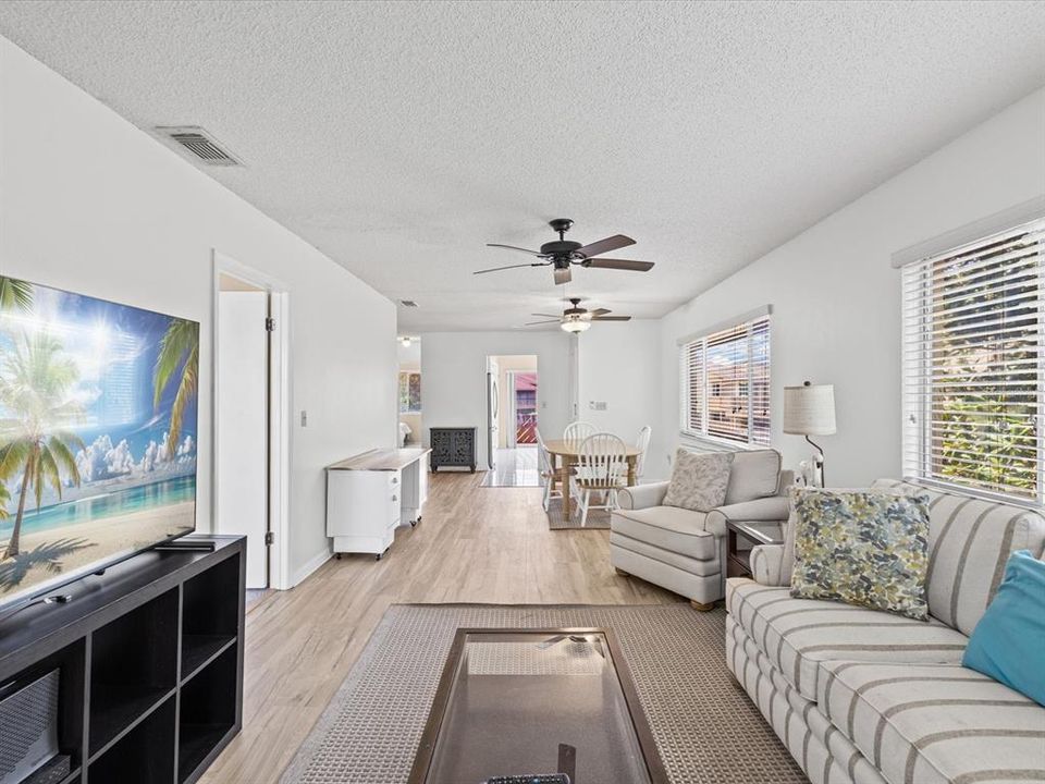 For Sale: $150,000 (2 beds, 2 baths, 1144 Square Feet)