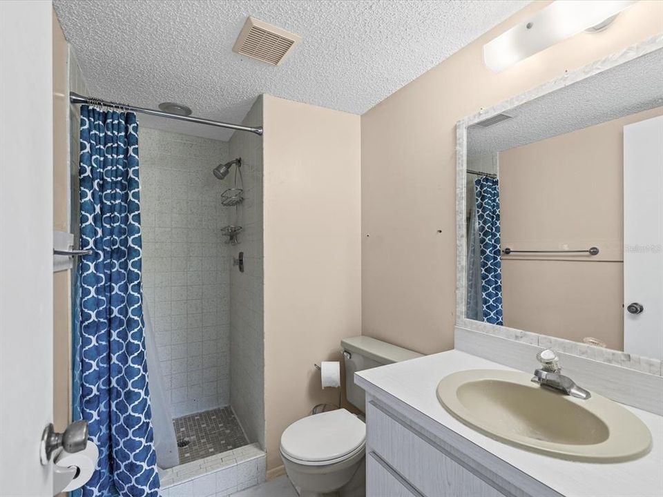 For Sale: $150,000 (2 beds, 2 baths, 1144 Square Feet)