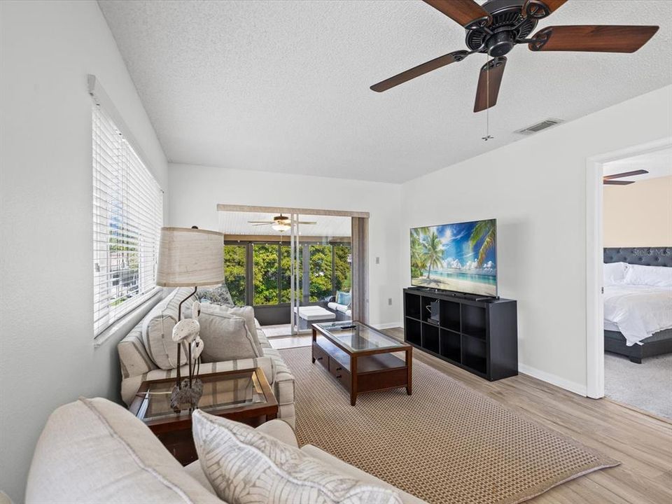 For Sale: $150,000 (2 beds, 2 baths, 1144 Square Feet)