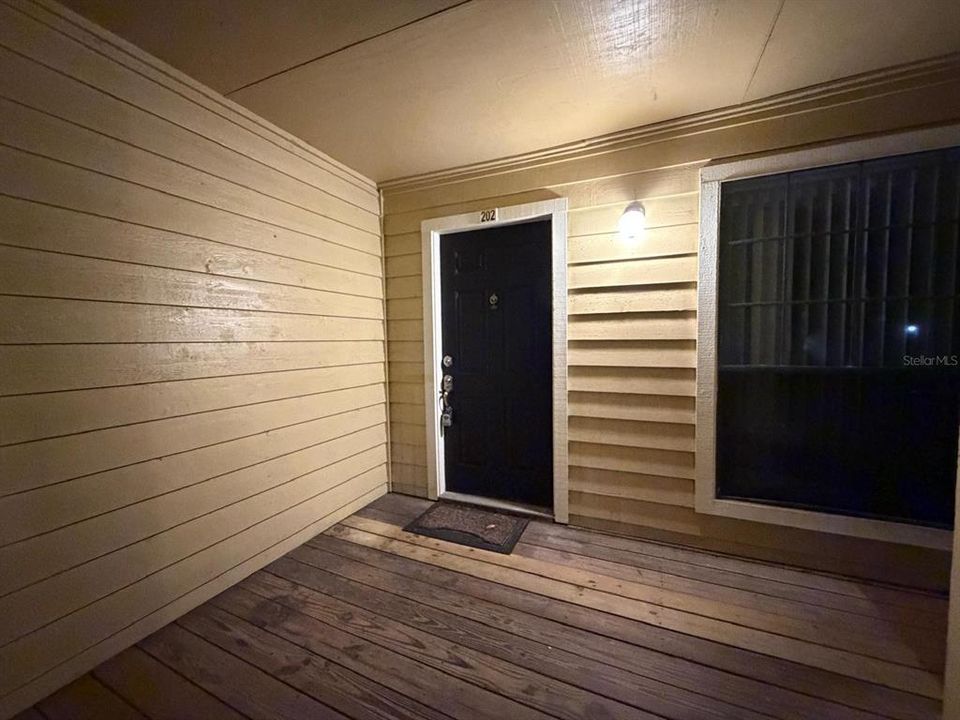 For Rent: $1,900 (2 beds, 2 baths, 918 Square Feet)