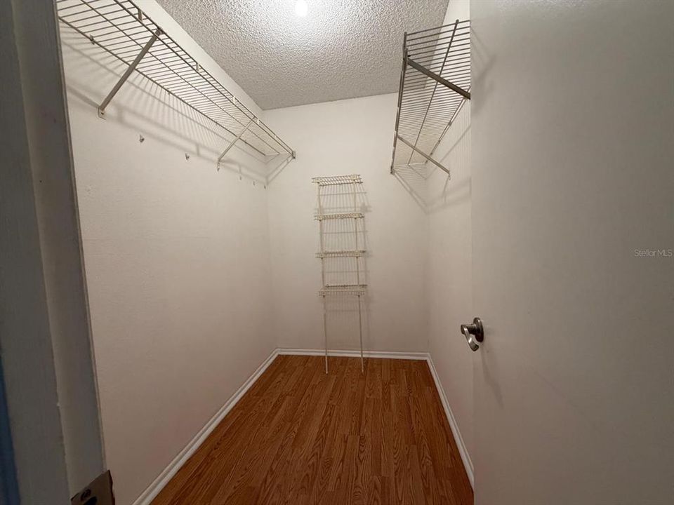 For Rent: $1,900 (2 beds, 2 baths, 918 Square Feet)