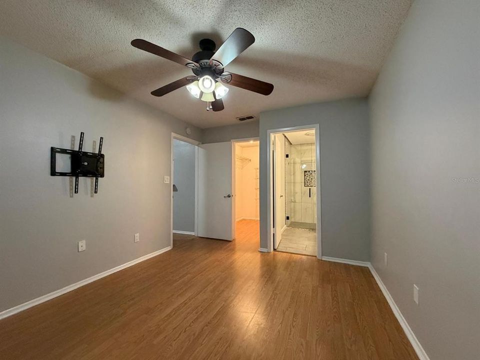 For Rent: $1,900 (2 beds, 2 baths, 918 Square Feet)