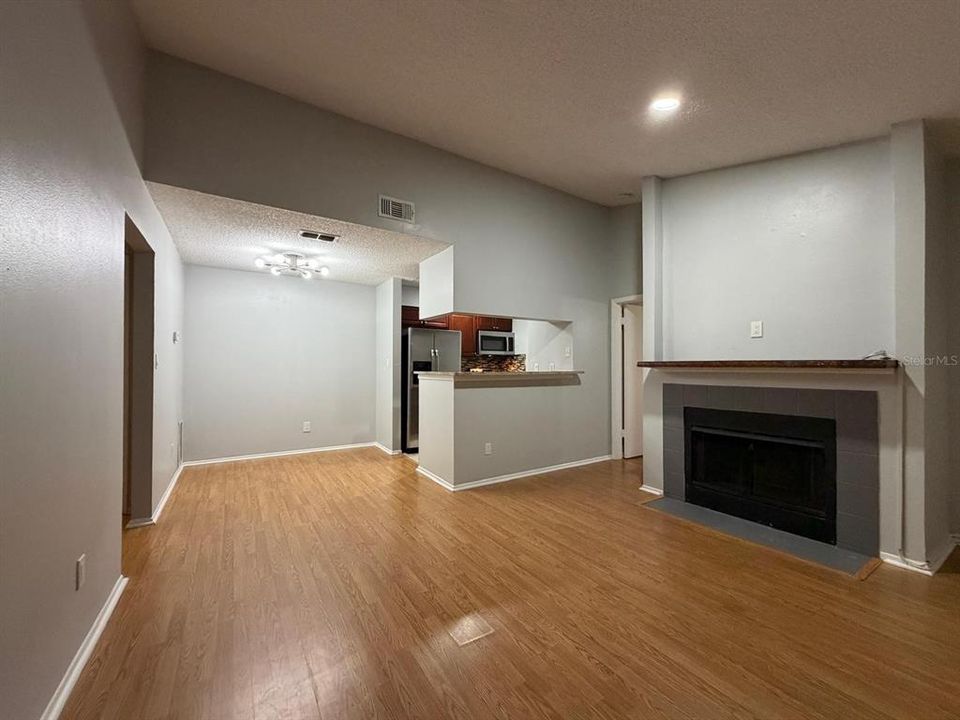 For Rent: $1,900 (2 beds, 2 baths, 918 Square Feet)