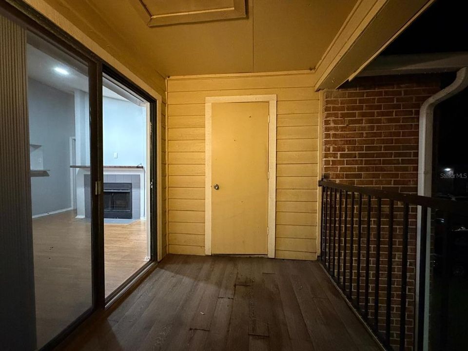 For Rent: $1,900 (2 beds, 2 baths, 918 Square Feet)