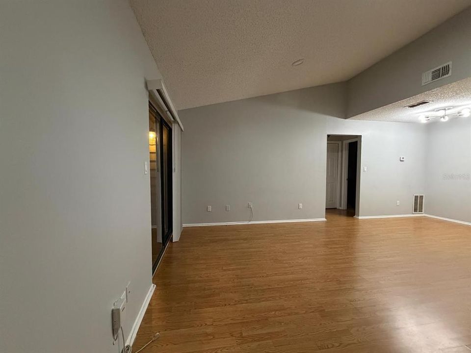 For Rent: $1,900 (2 beds, 2 baths, 918 Square Feet)