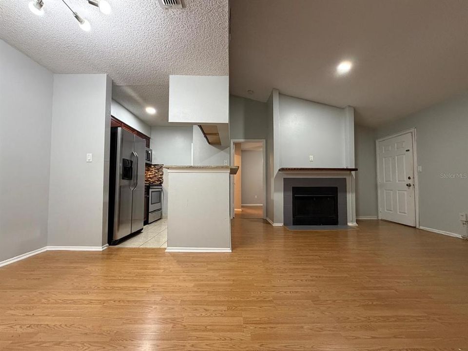 For Rent: $1,900 (2 beds, 2 baths, 918 Square Feet)