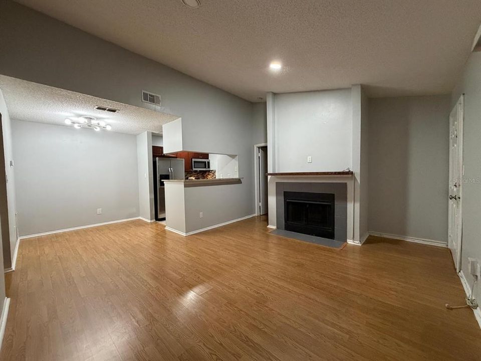 For Rent: $1,900 (2 beds, 2 baths, 918 Square Feet)